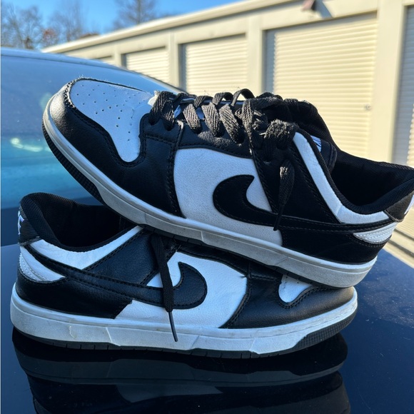 Nike Panda Dunks - Picture 1 of 7